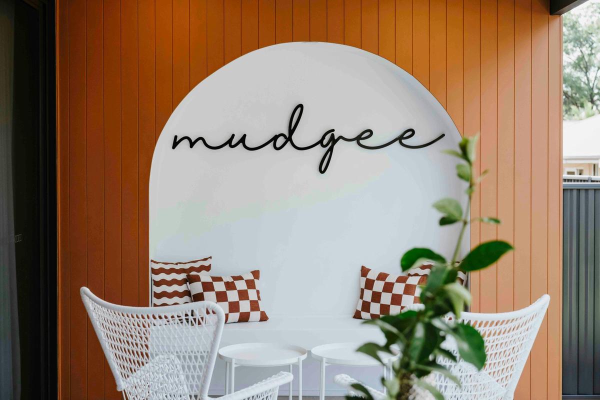 Kirsten accommodation Mudgee iconic love seat
