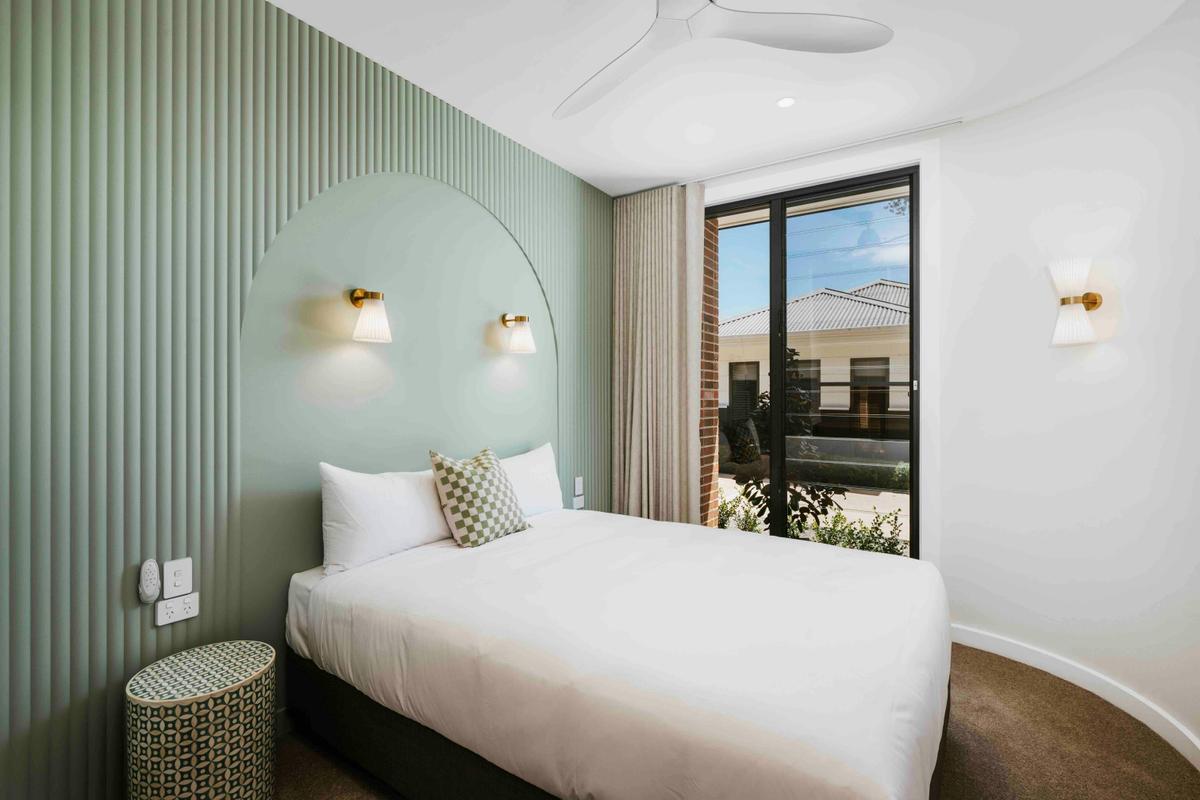 Kirsten Accommodation Heidi House Queen Bedroom with Curved wall