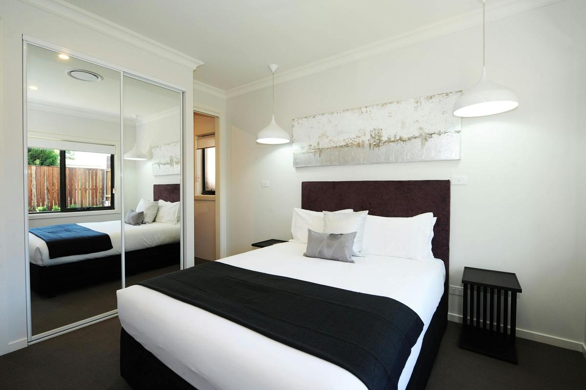 Kirsten Accommodation Mudgee Jacinta House Queen Size Bedroom with ensuite