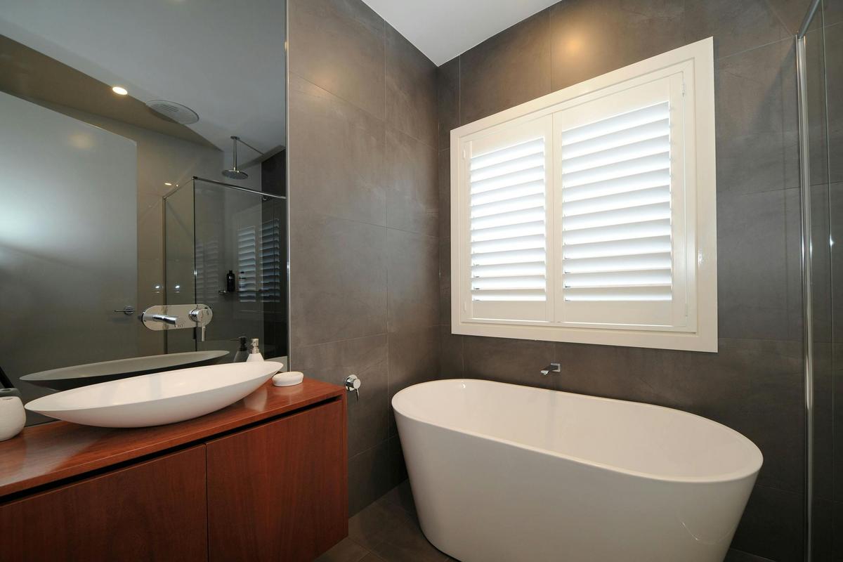 Kirsten Accommodation Fleetwood House Main Bathroom