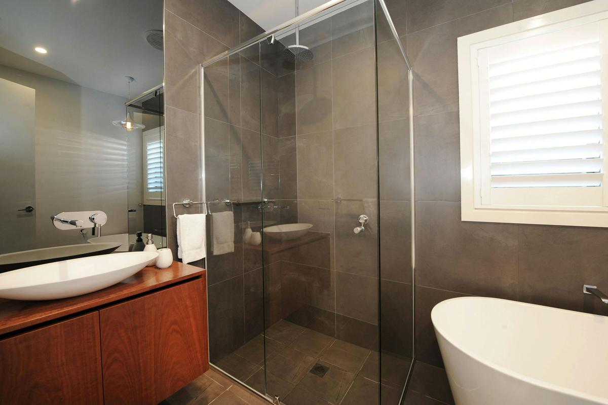 Kirsten Accommodation Mudgee Lewis Bathroom with bath tub