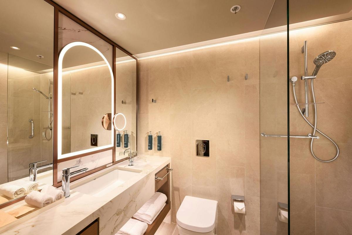 King Guest Bathroom - Hilton Sydney