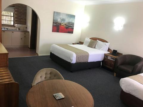 Deluxe Twin room with Kitchenette