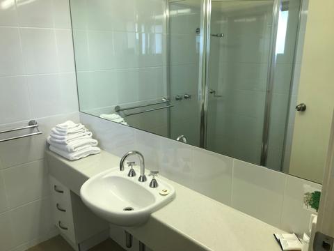 Refurbished Superior Suite bathroom