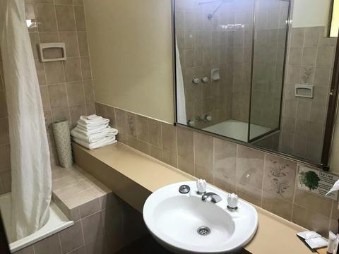 Deluxe Bathroom