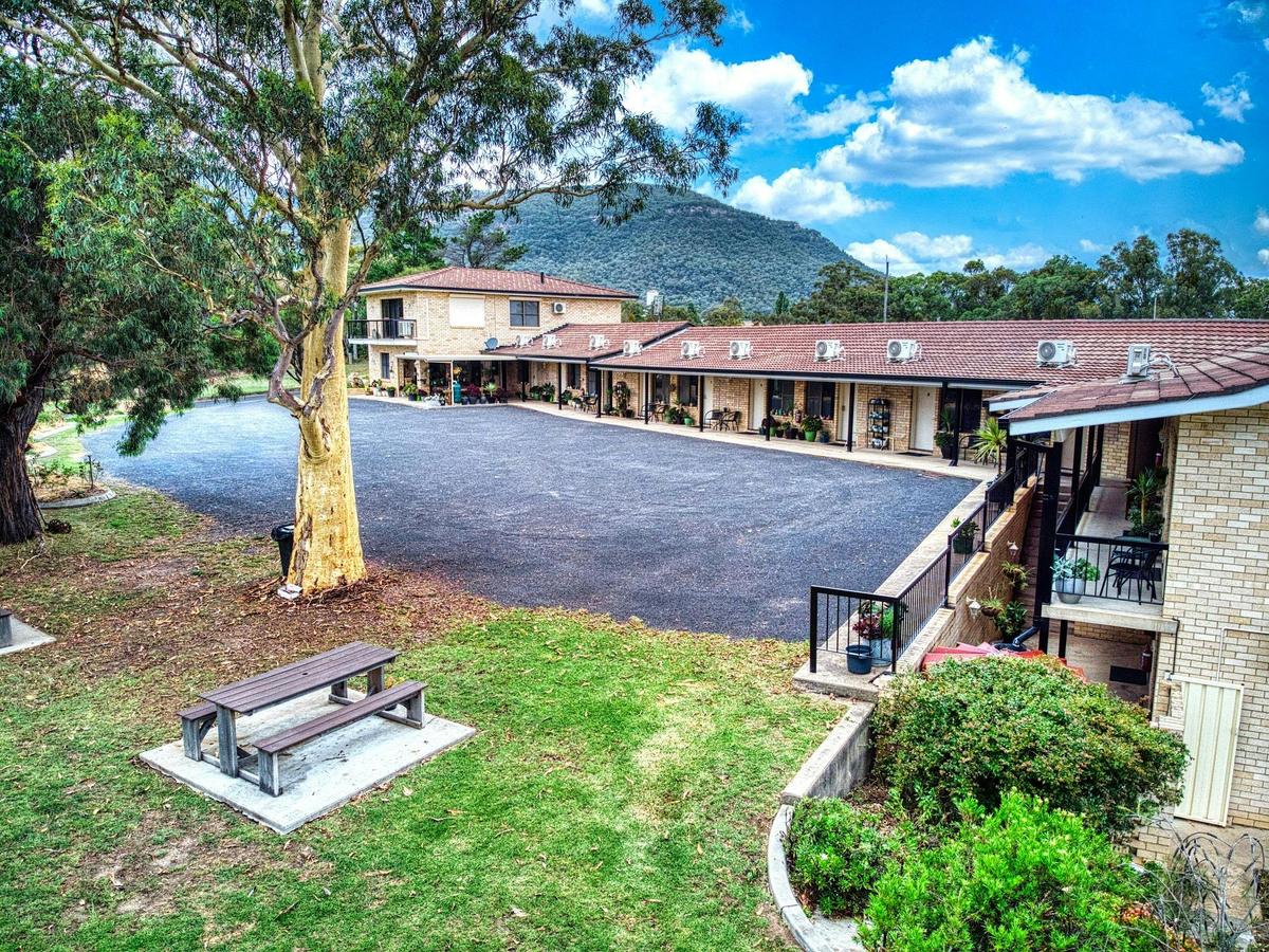 Kandos Fairways Motel overlooks the Henbury Golf Course