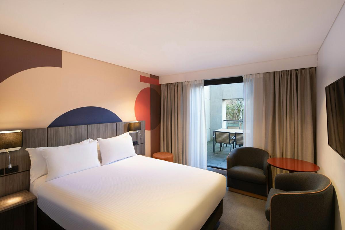 Deluxe Queen Room with Balcony