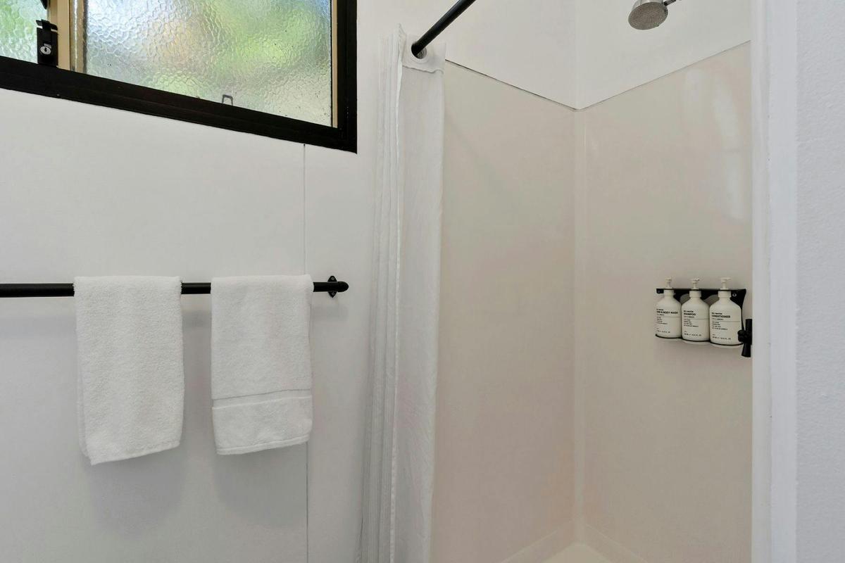 Ingenia Holidays Byron Bay 2 Bedroom Standard Cabin Bathroom