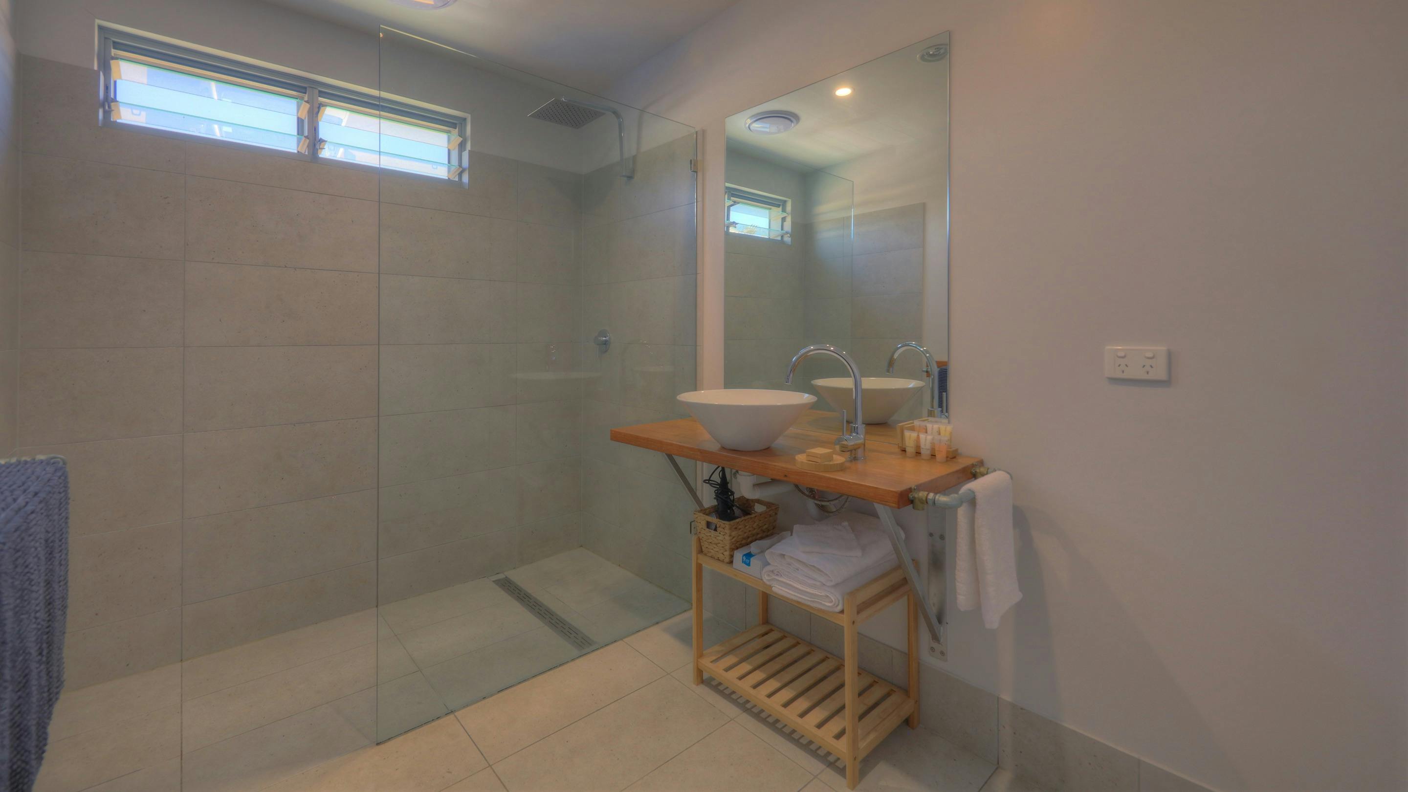 Large Walk In Shower/Bathroom