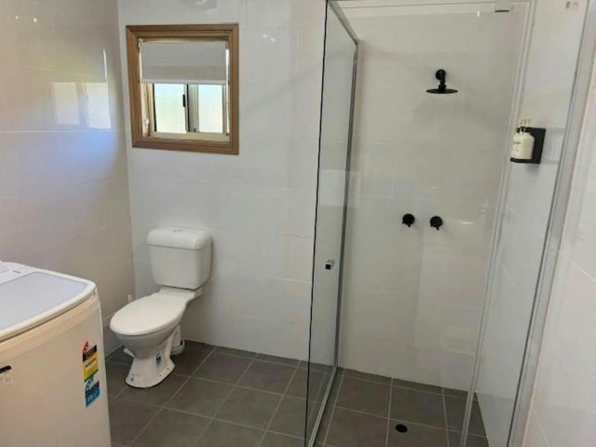 2 Bedroom Deluxe Cabin - 6b Bathroom