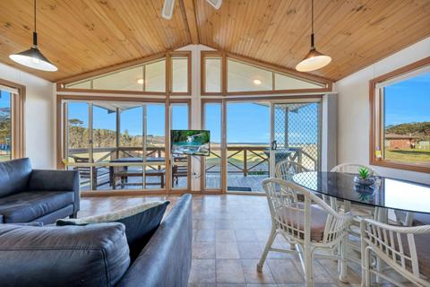 2 Bedroom Deluxe Cabin - 6b