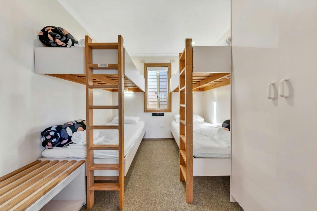 2 Bedroom Deluxe Cabin - 6b Bedroom