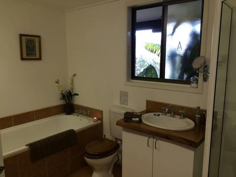 Wolumbin View Room - Bed and Breakfast Wing