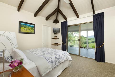 Wolumbin View Room - Bed and Breakfast Wing