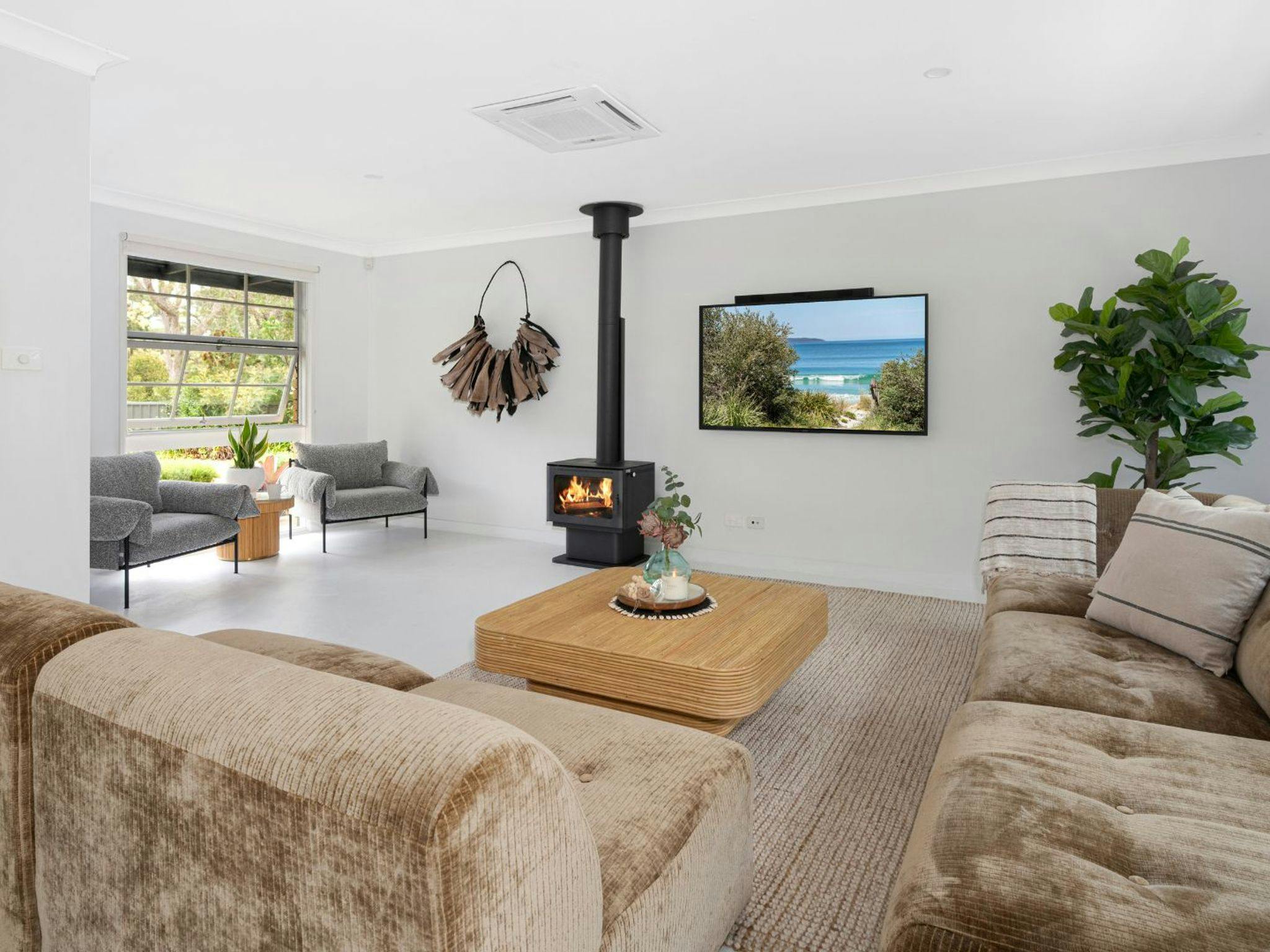 Kabina 98 | Lounge Room | Fireplace