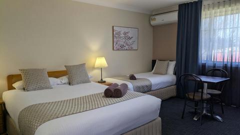 Queen and 2 singles room