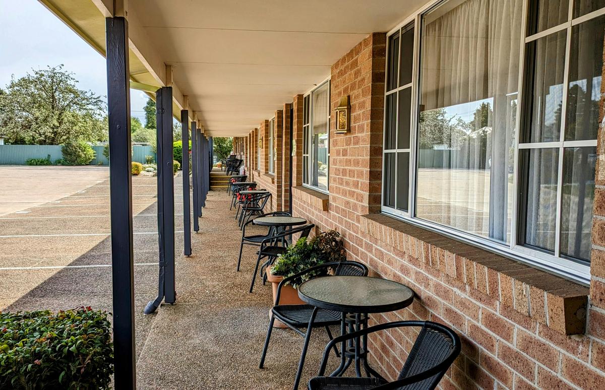 Exterior of Highlands Motor Inn