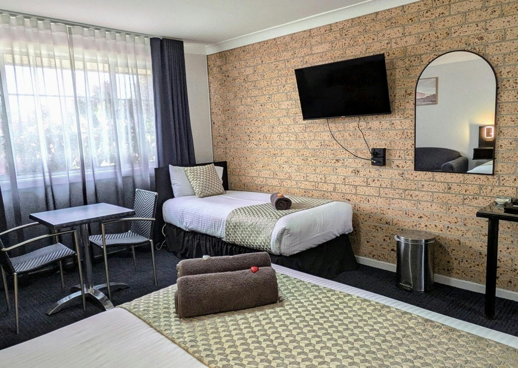 Queen and 1 Single Room