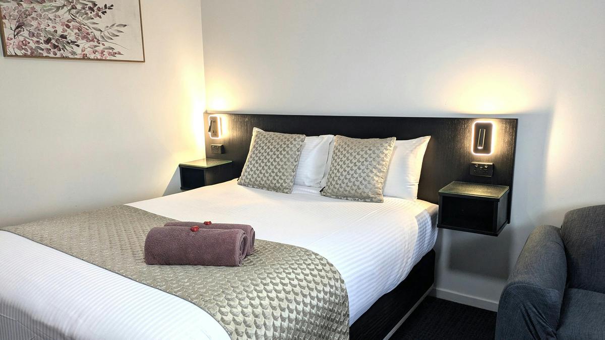 Queen & 1 Single Room