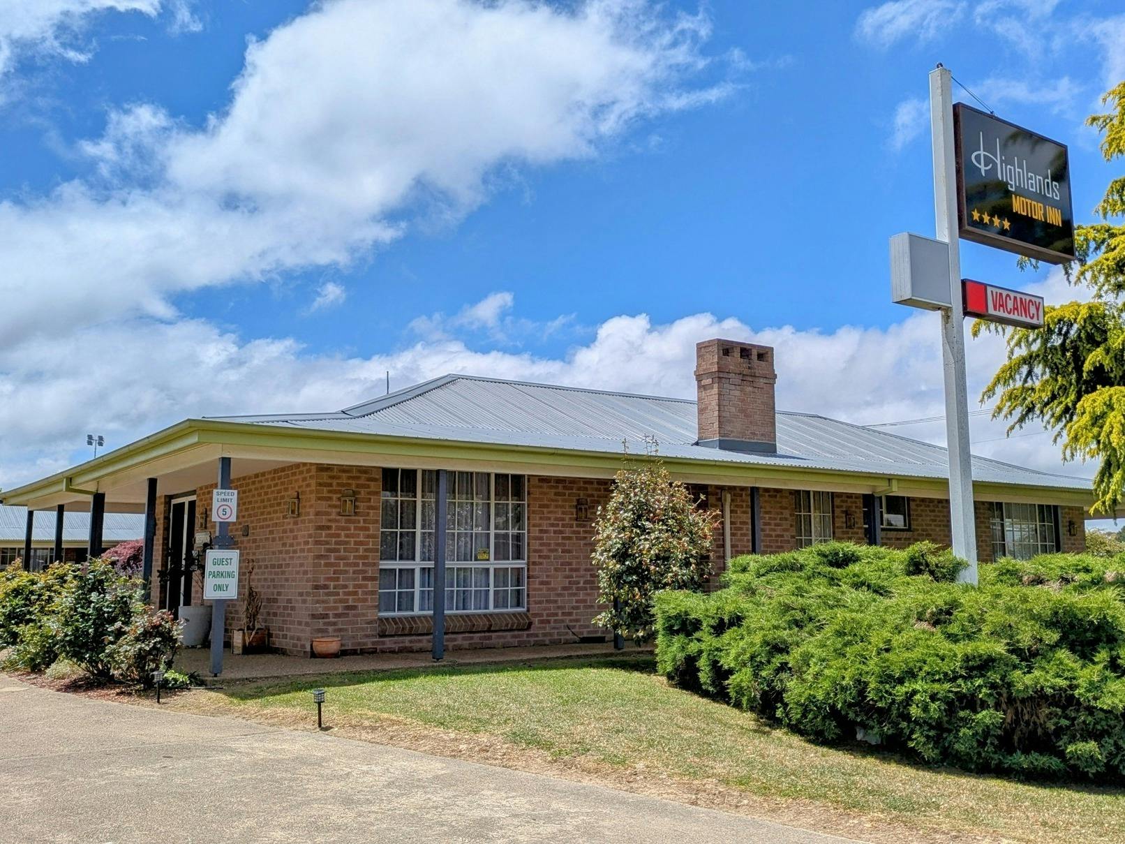 Highlands Motor Inn Exterior