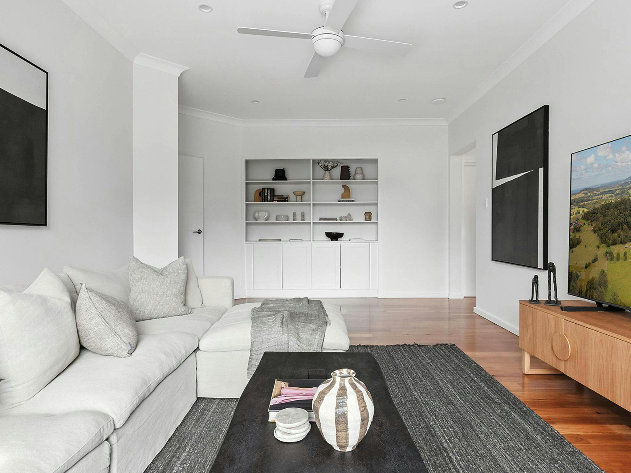 Holiday Cescent | Living room 2 | Smart TV | Central heating | Ceiling face 