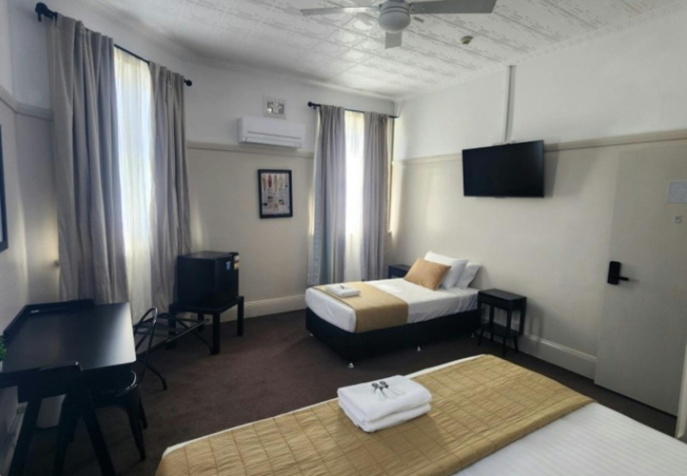 Islington Barracks Hotel Triple Room