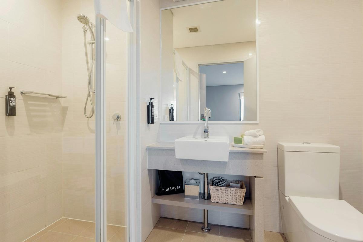 ibis Styles The Entrance, NSW - Standard Queen Room - Bathroom