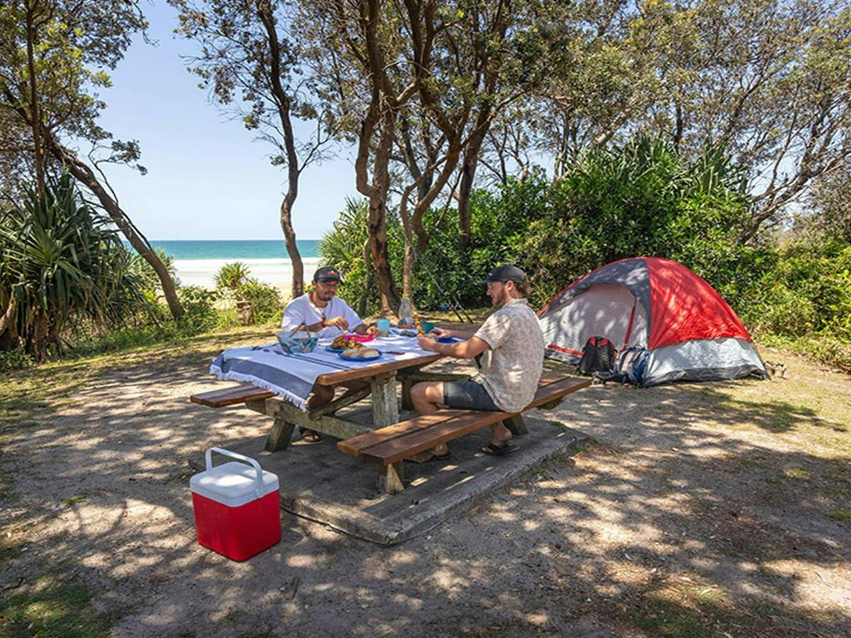 Campers enjoying lunch on the picnic bench on their campsite, Ilaroo campground. Credit: John
