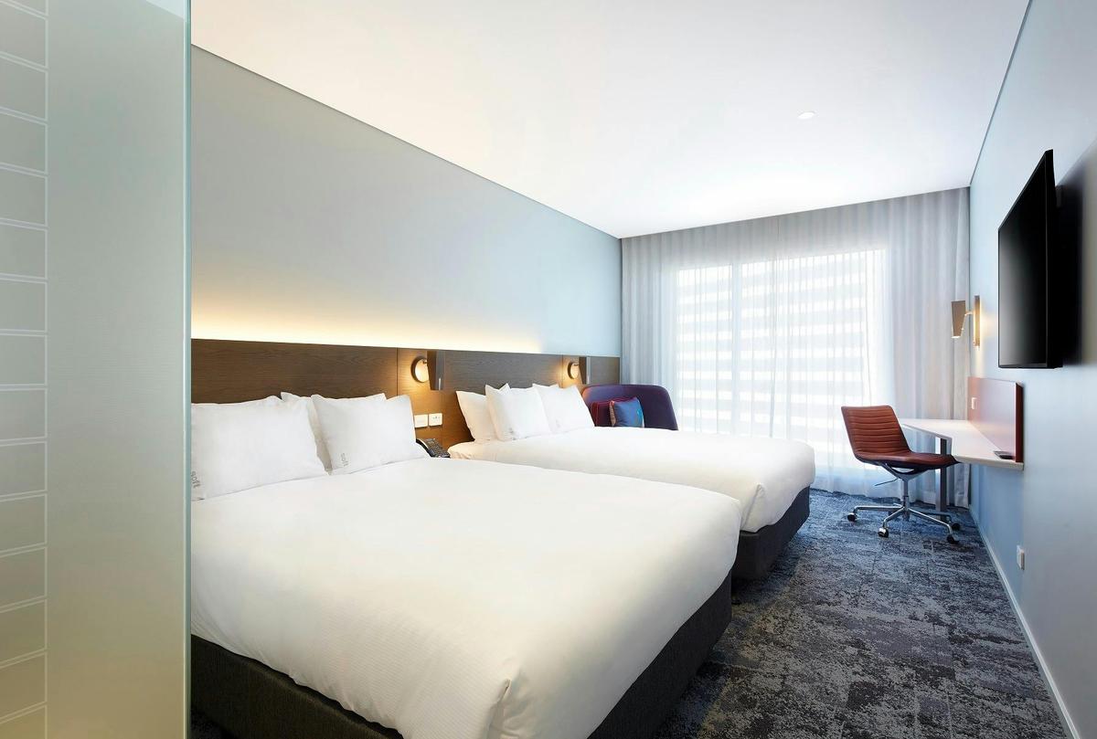 Queen Queen Twin Room