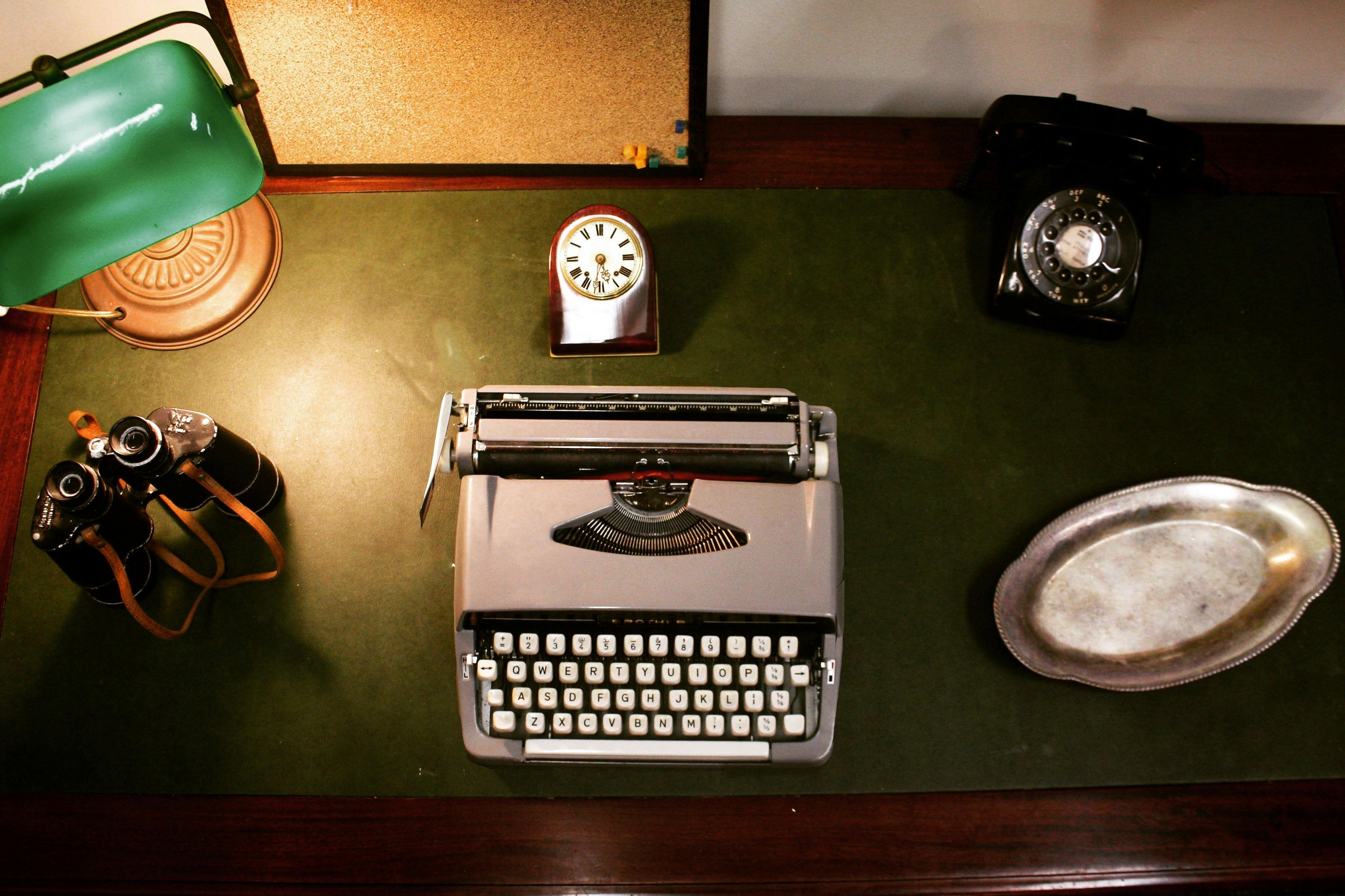 The Detective's Office. Can you solve this murder mystery?