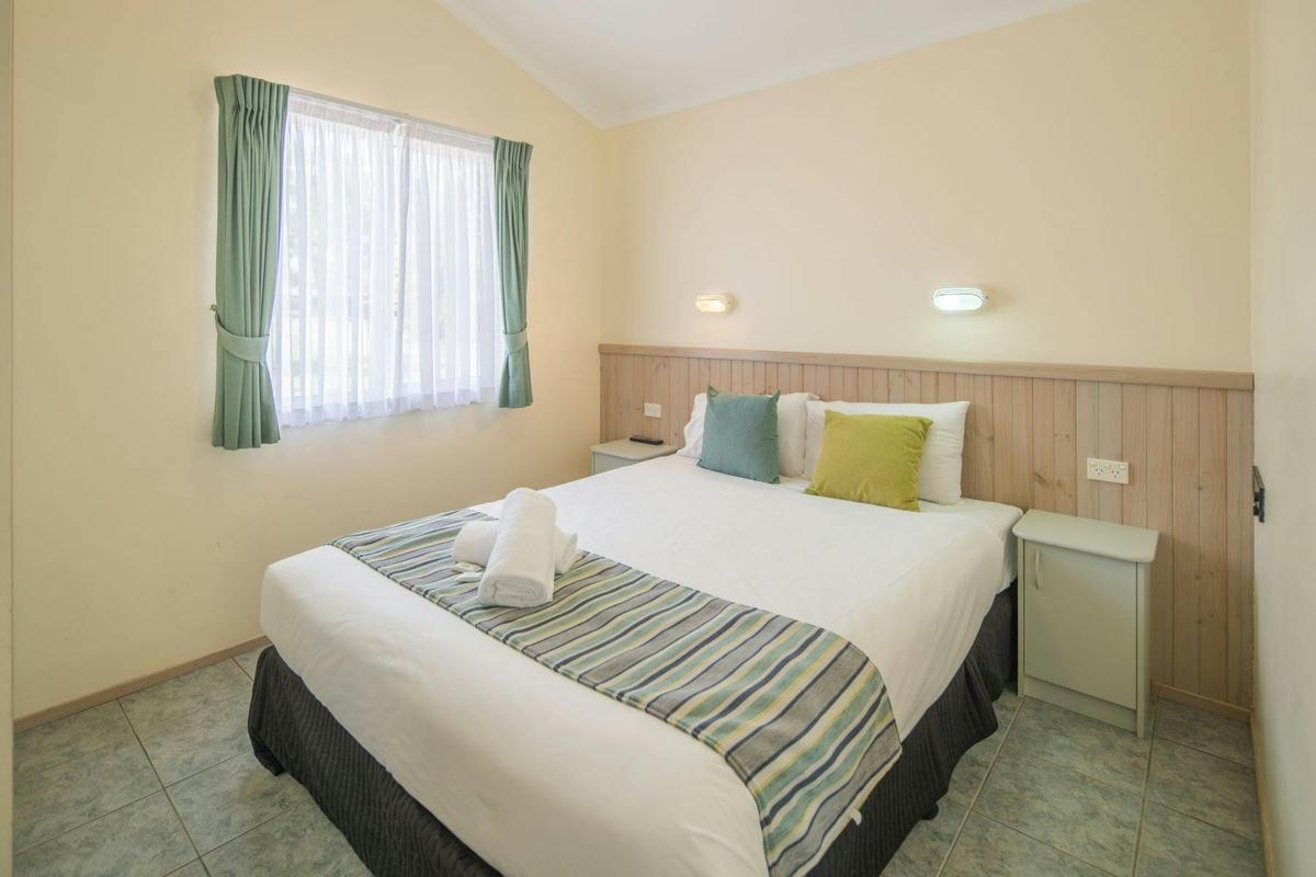 Poolside Villa Master