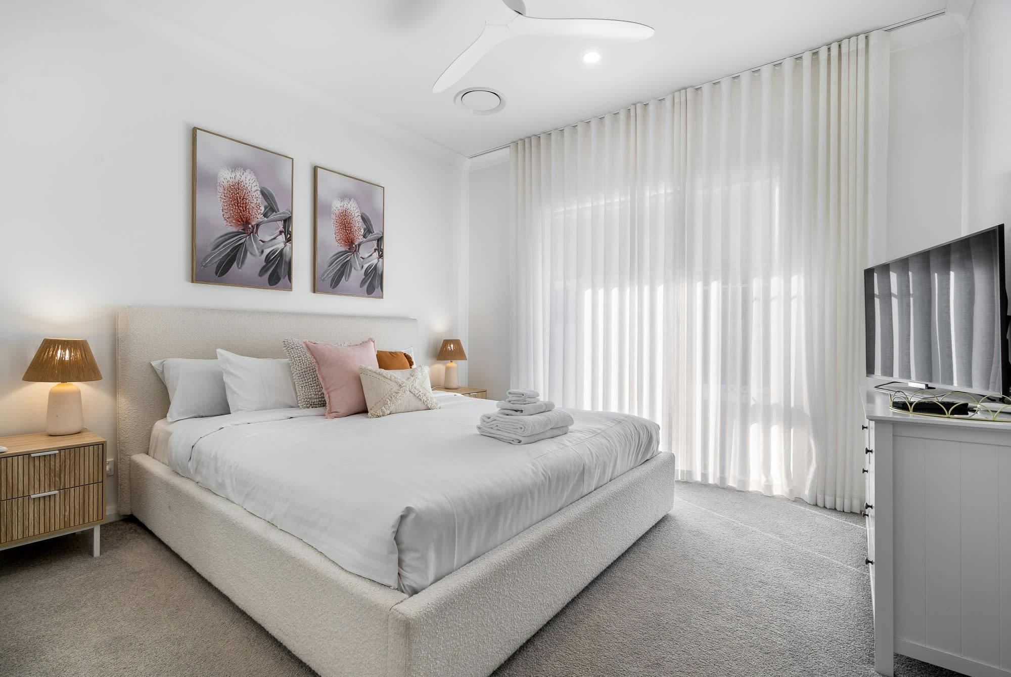 King Bedroom with Ensuite at Ivory Cottage