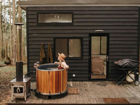 Into The Wild Escapes - Tiny Robinson