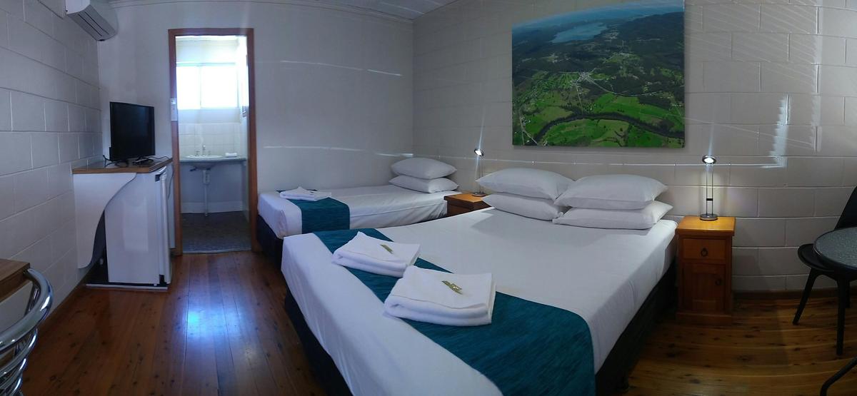 Kew Motel Twin Room