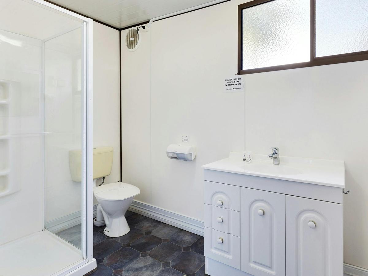 Secura Lifestyle Countryside Kalaru Large Ensuite Bathroom