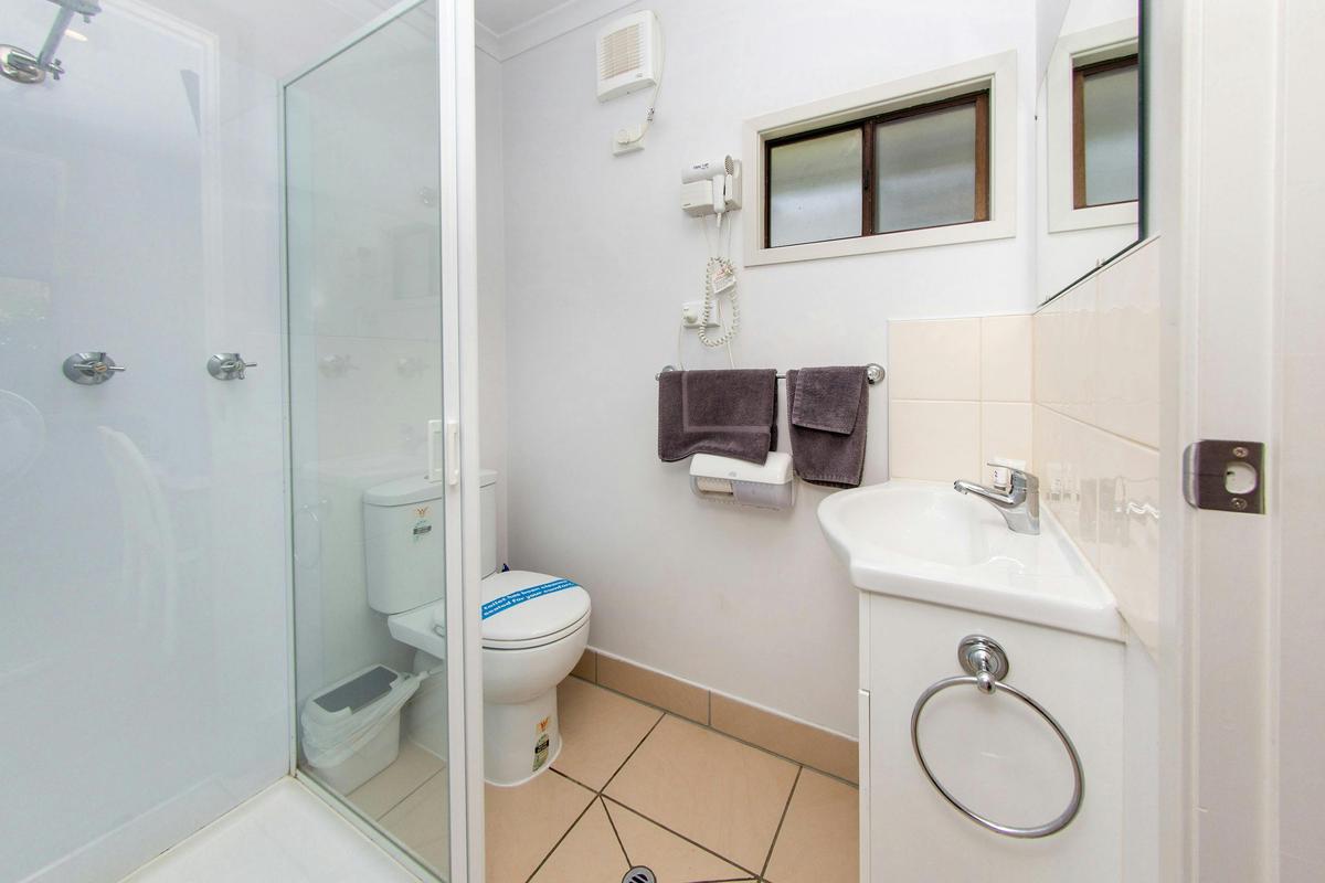 Secura Lifestyle Countryside Kalaru Ensuite Cabin Bathroom