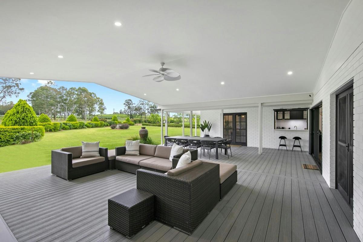 Outdoor Covered Entertaining Area