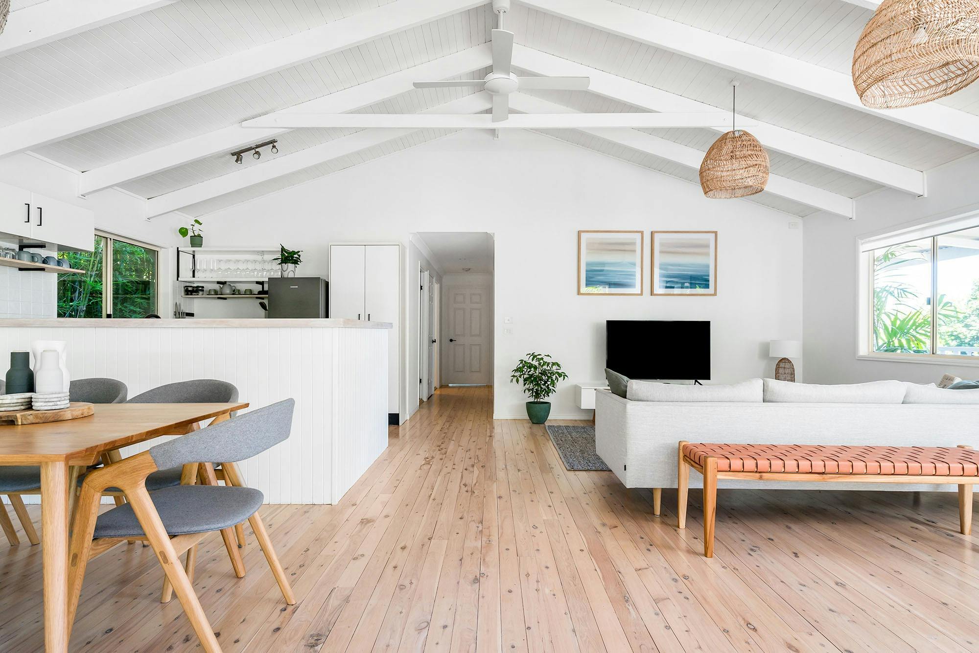 Hummingbird - Byron Bay - Open-plan kitchen, dining, and living