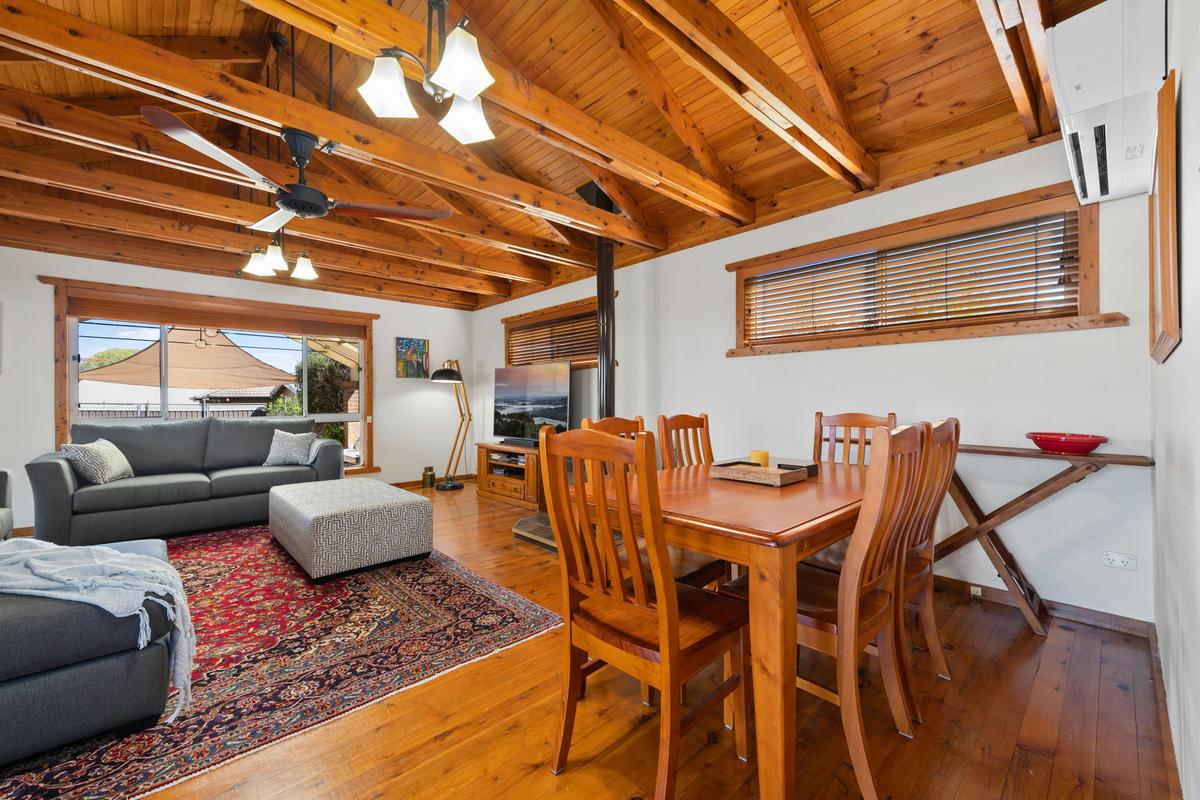 Work or dining area - 6 seater