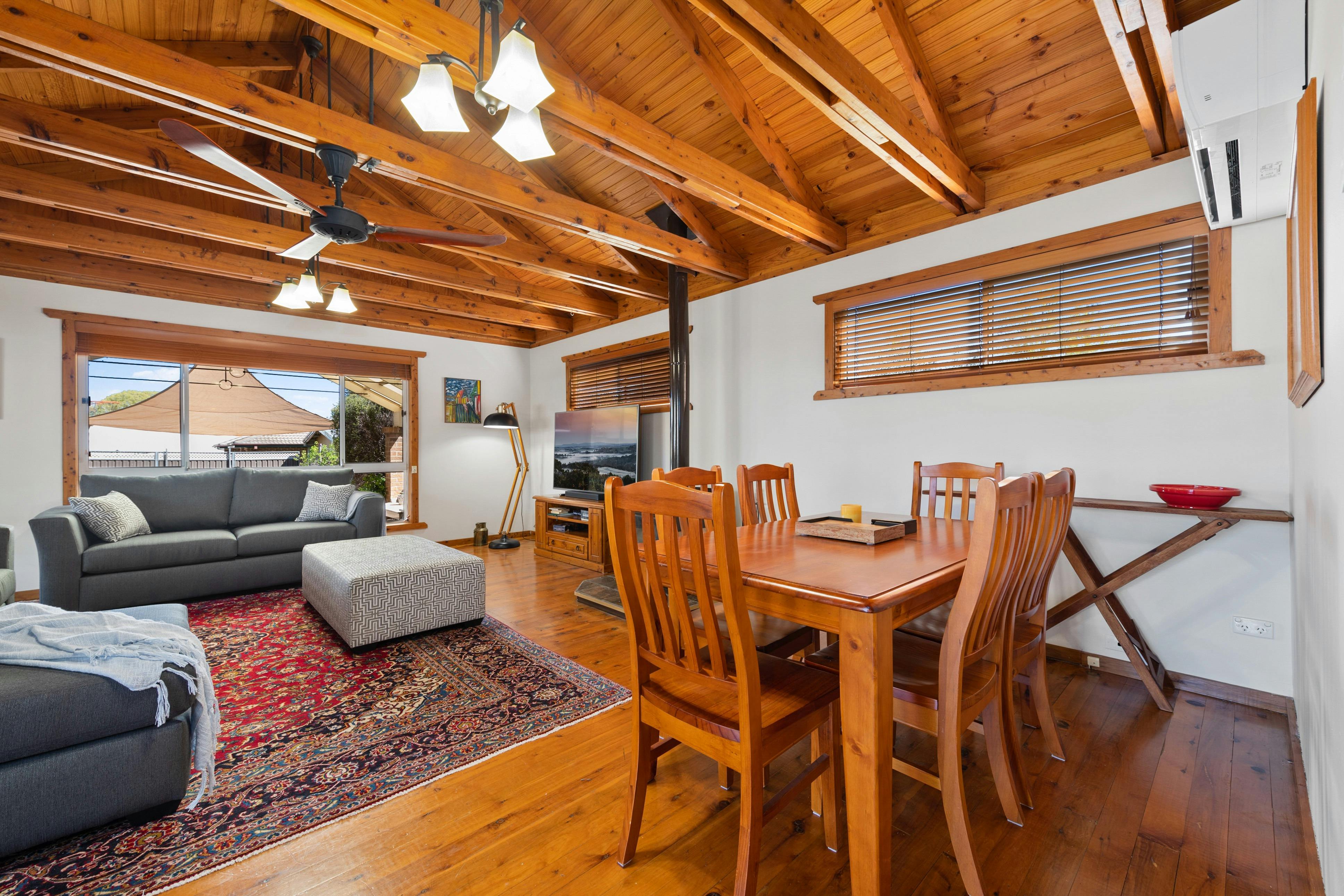 Work or dining area - 6 seater