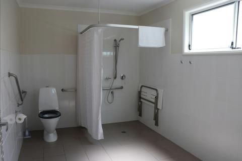 Wilson cabin - accessible bathroom
