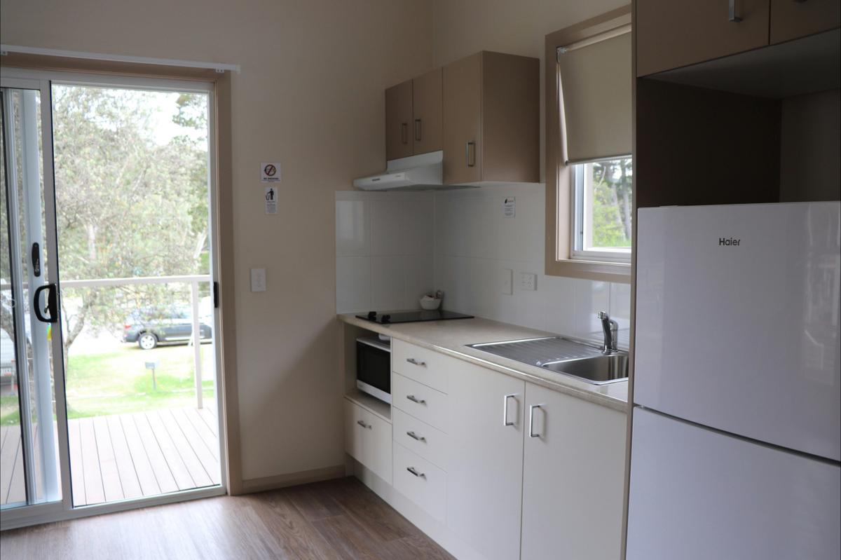 Blaxland cabin - kitchen