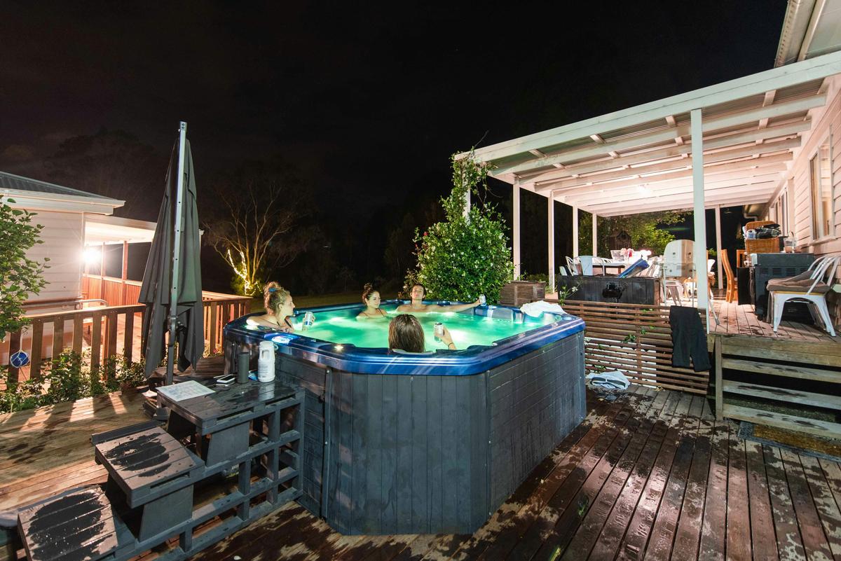 Whoo hoo! Large outdoor Spa for up to 12