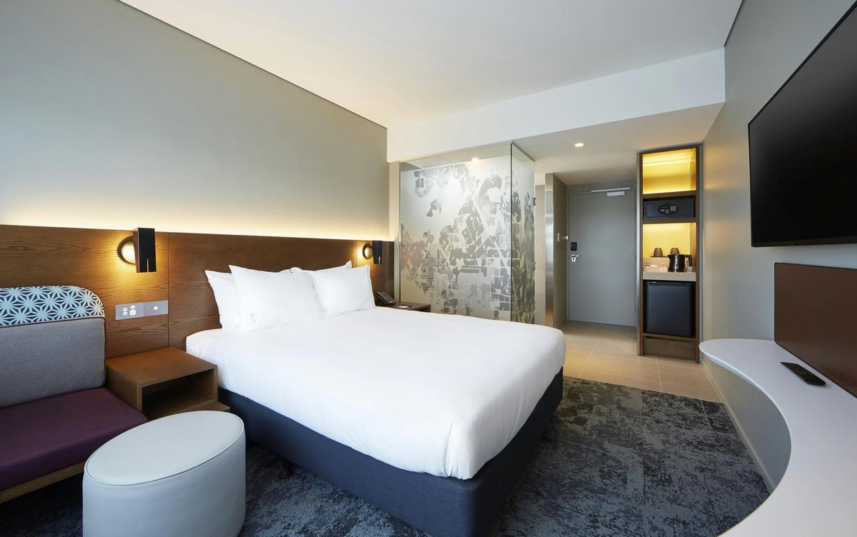 Queen Standard Room