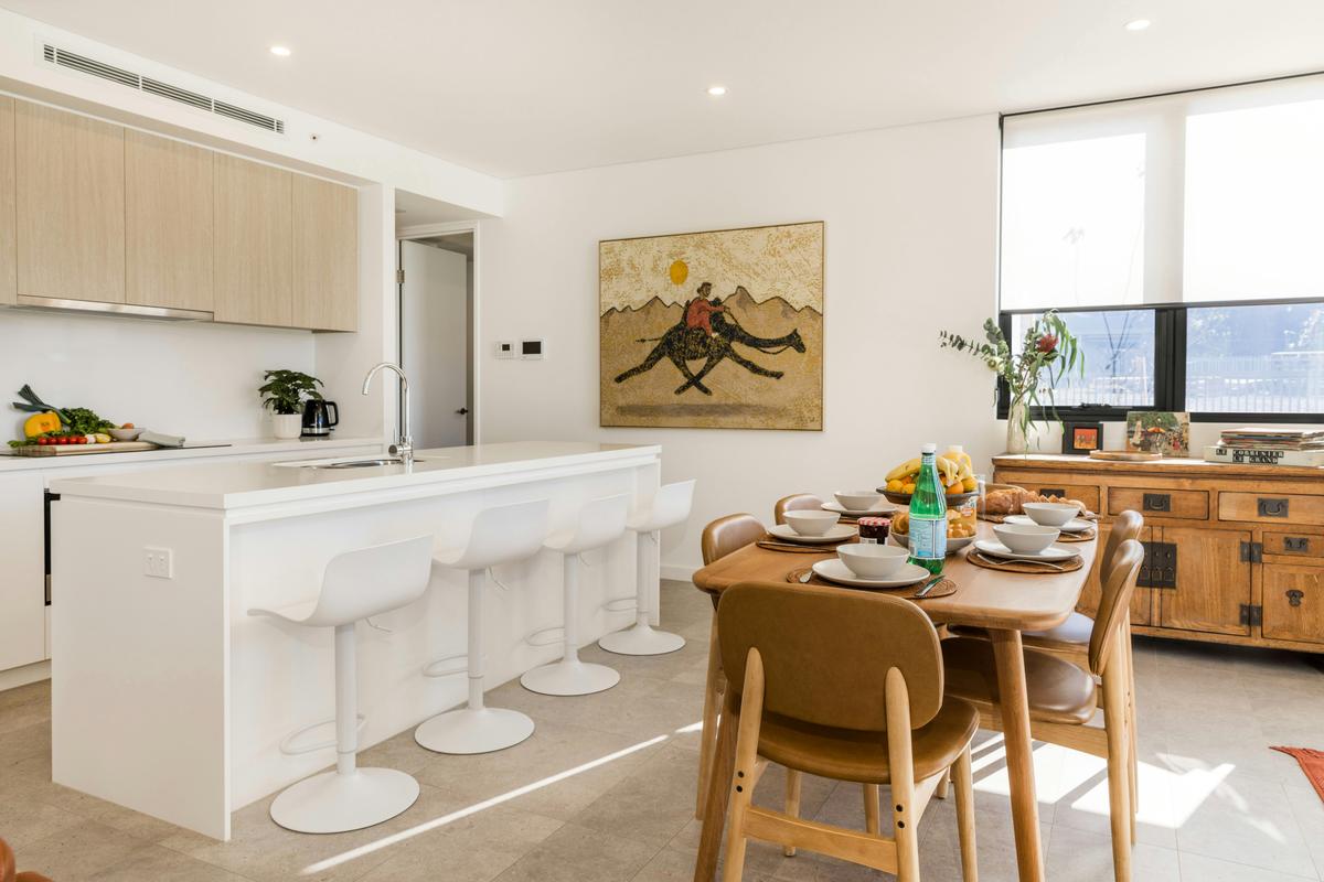 Kitchen & Dining