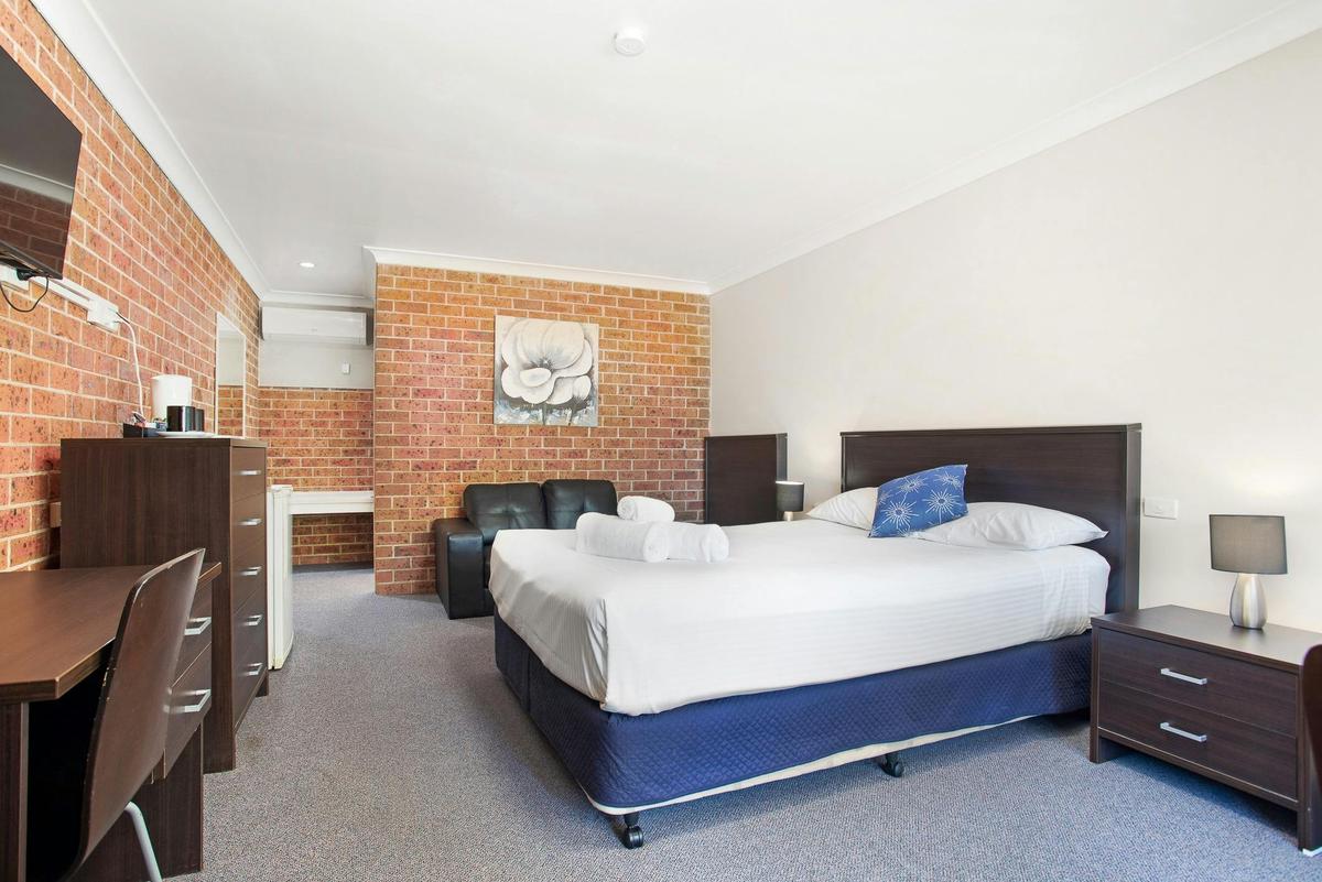 Deluxe Queen Room