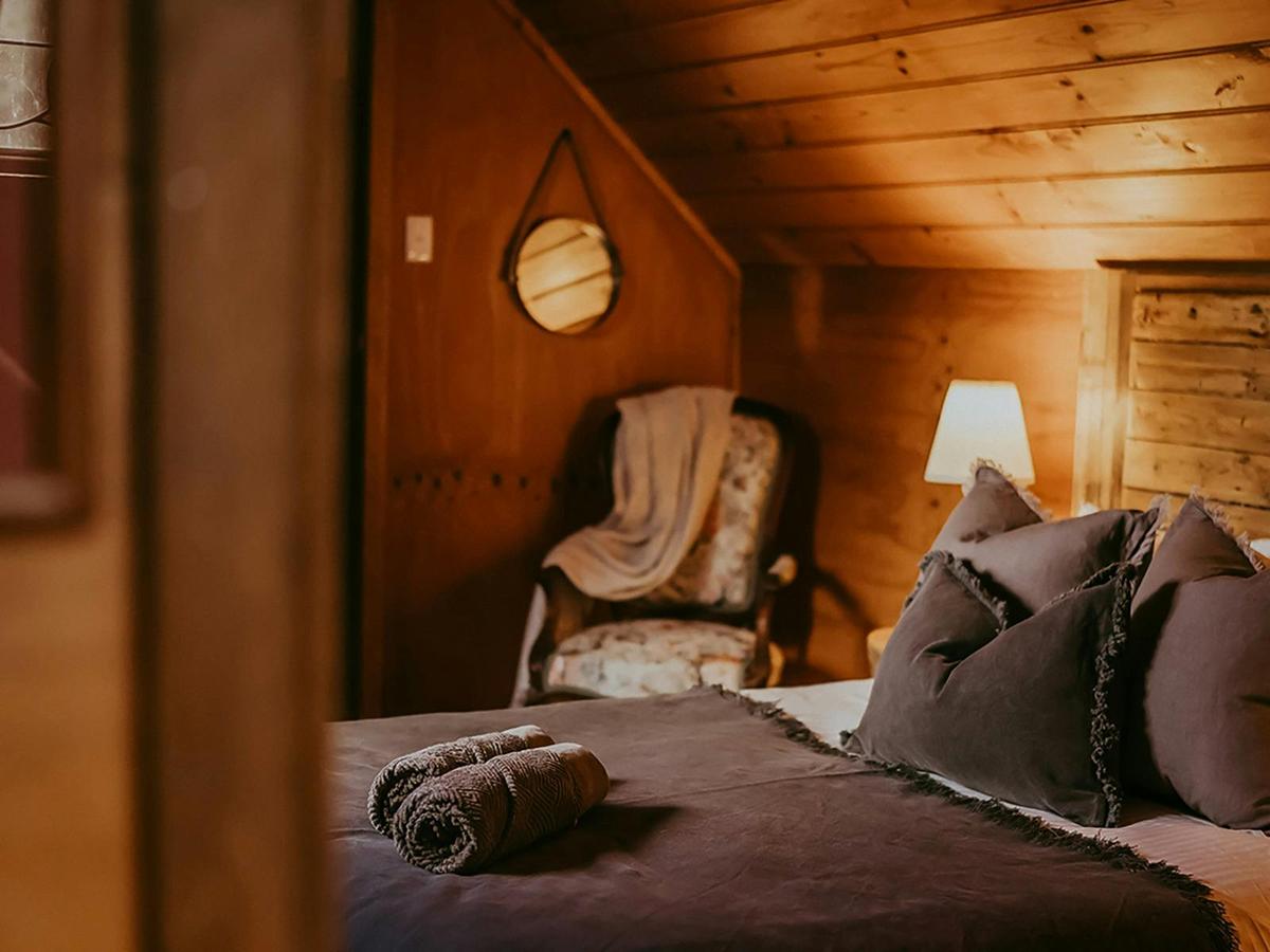 Cosy room upstairs with the comfy bed and high quality linen.