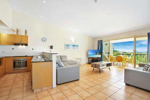Three Bedroom Sea View Apartment