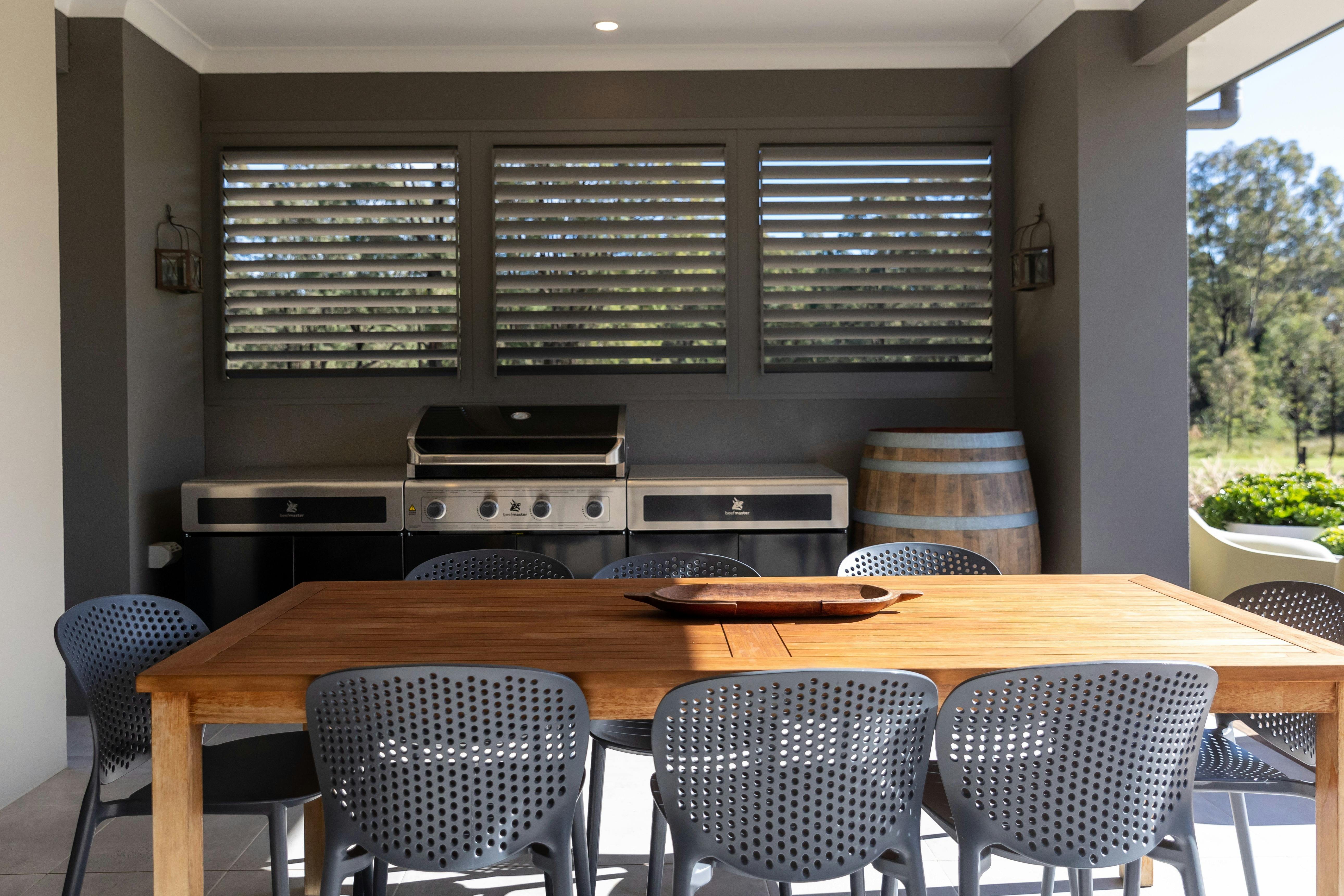 Outdoor dining and BBQ