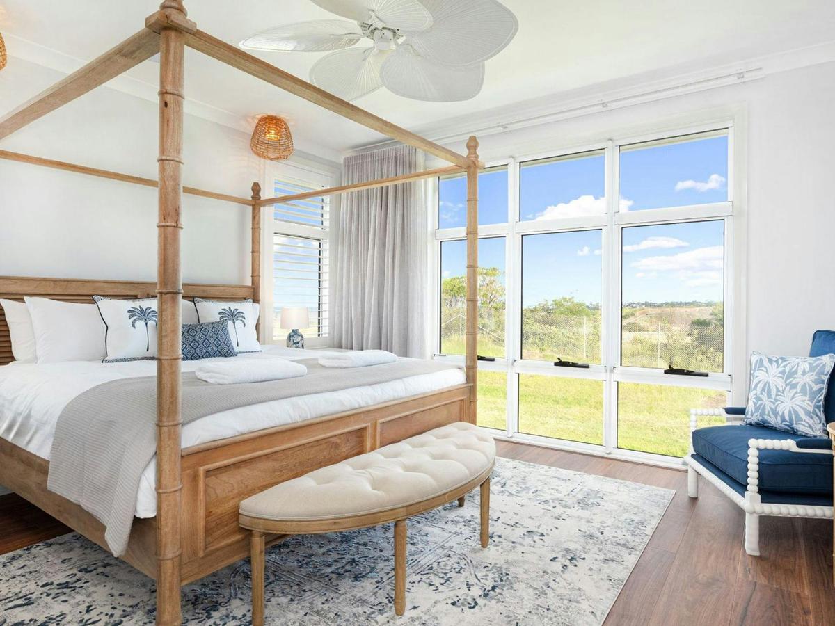 Kiarama | Bedroom 3 | King | Ensuite | Walk in wardobe | Ceiling fan 